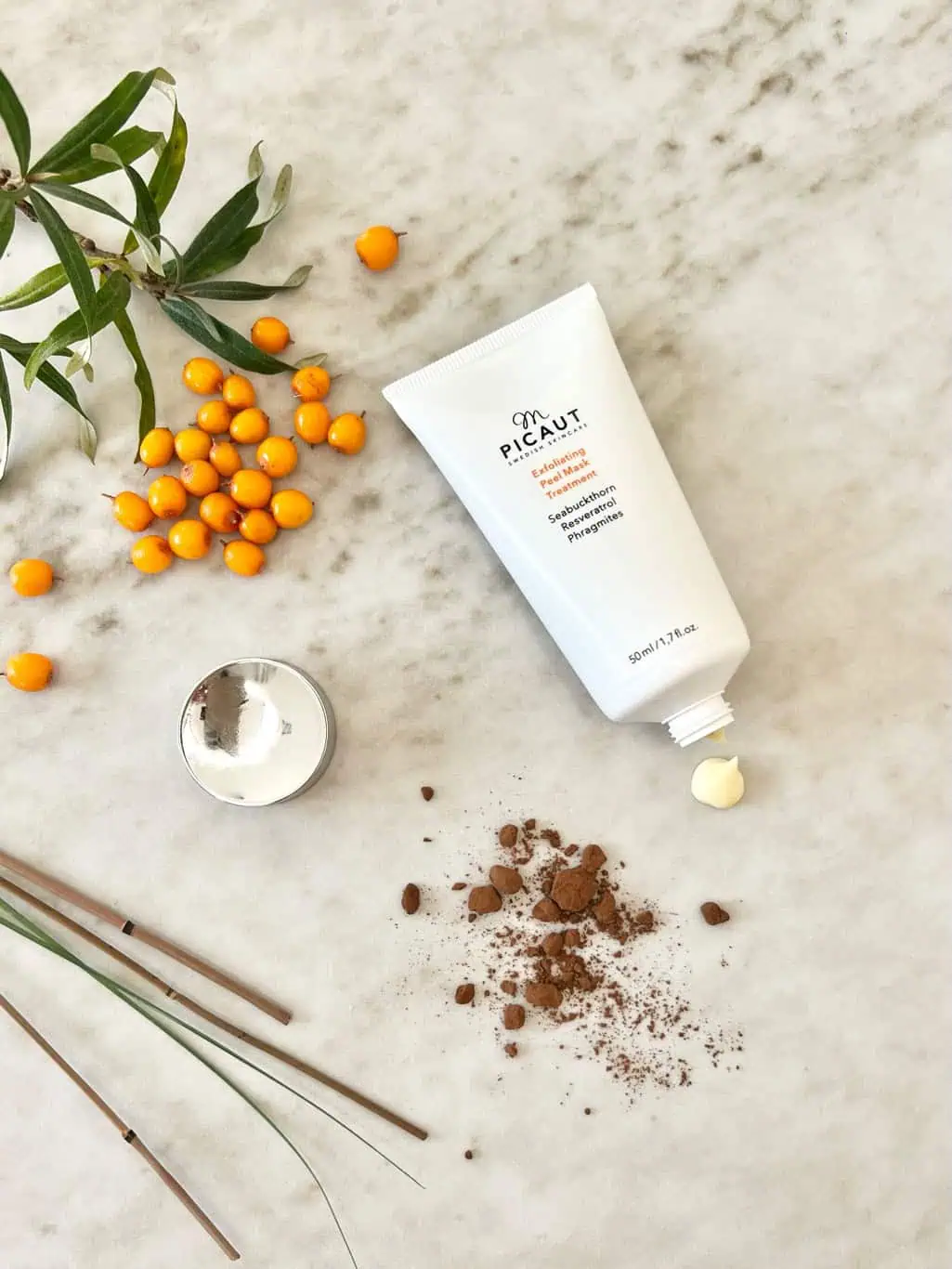 Exfoliating Peel Mask Exfoliating Peel Mask från M Picaut Skincare. Peelingmask med havtorn, vass och kakao på marmorskiva.